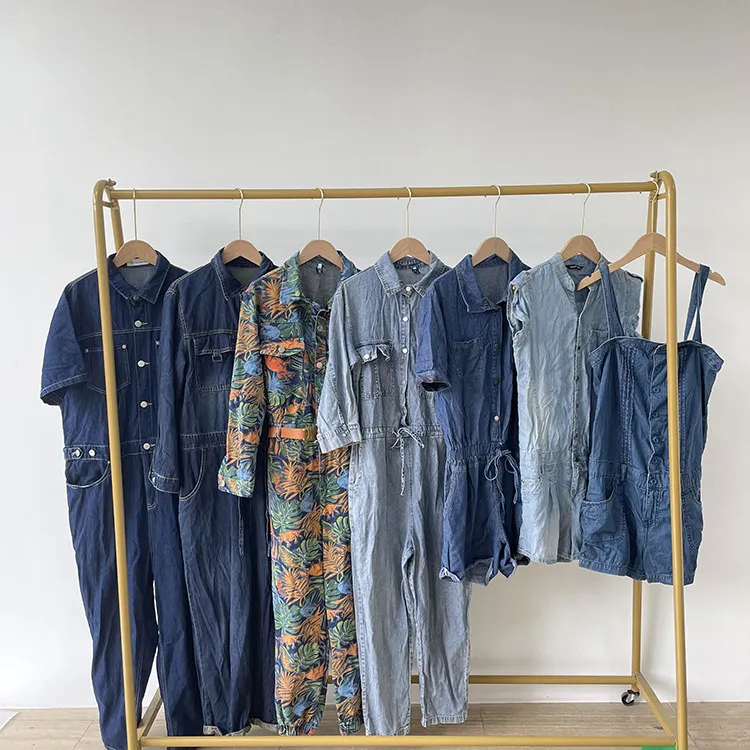 Waarom gebruikte kleding kopen en wat zijn de voordelen van tweedehands winkelen?