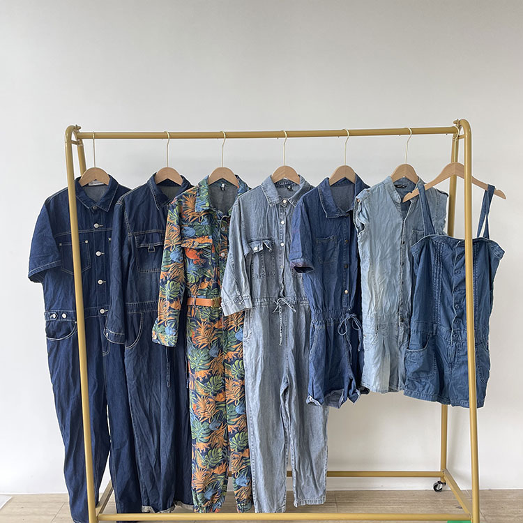 Gebruikte jeans-jumpsuit