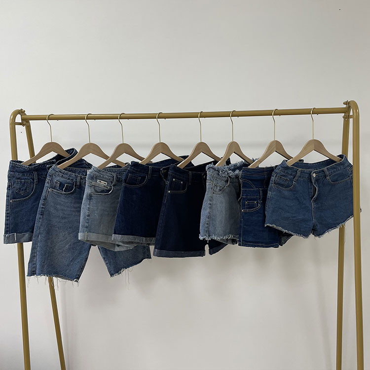 Gebruikte dames korte jeansbroek